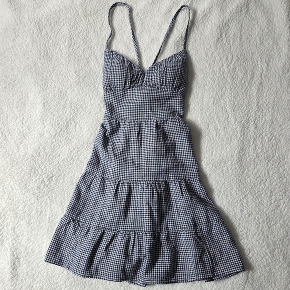Hollister Dresses & Skirts - Hollister white and navy gingham dress with pockets and padded chest